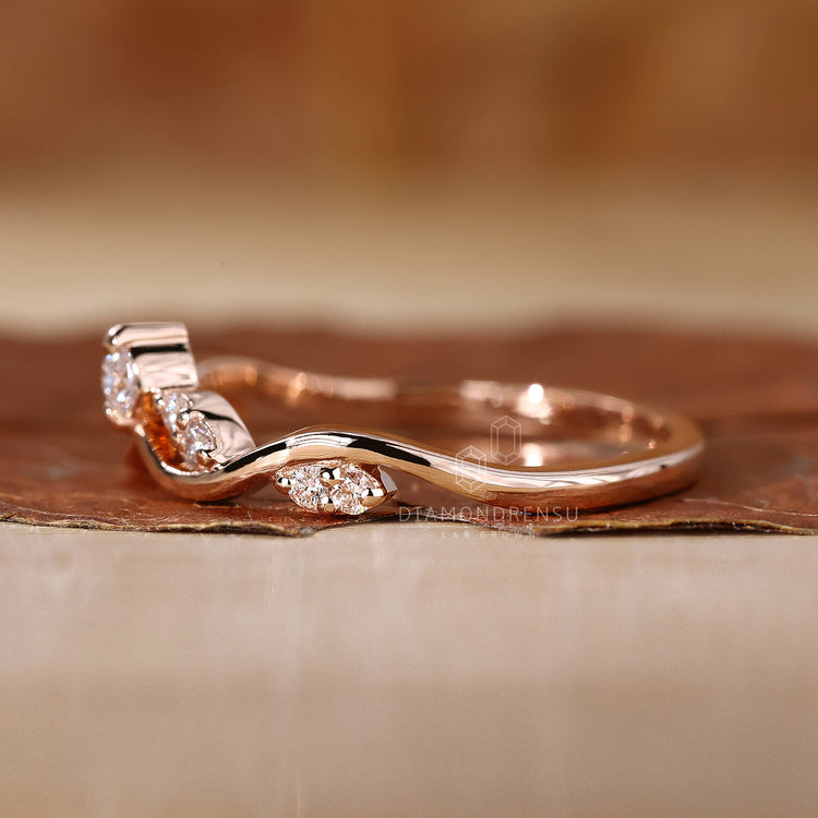 Lab grown diamond with curved wedding band.