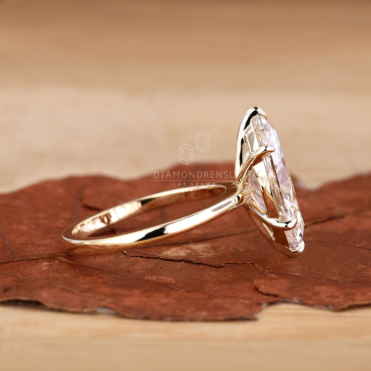 Buy engagement ring online with secure IGI certified lab grown diamonds.