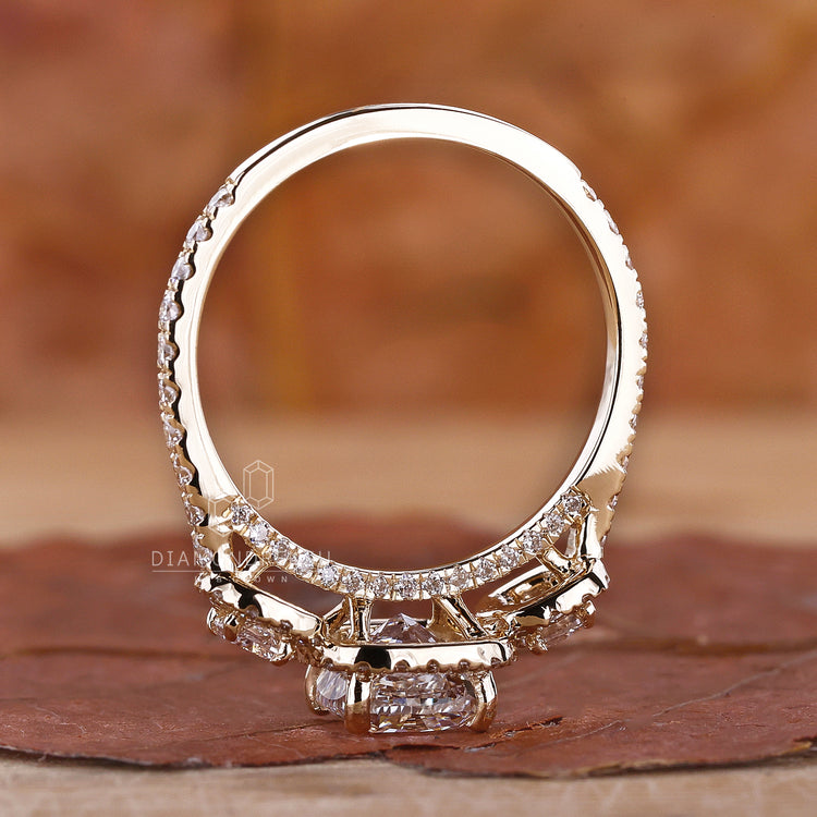 Round diamond pave setting ring in pave ring setting.