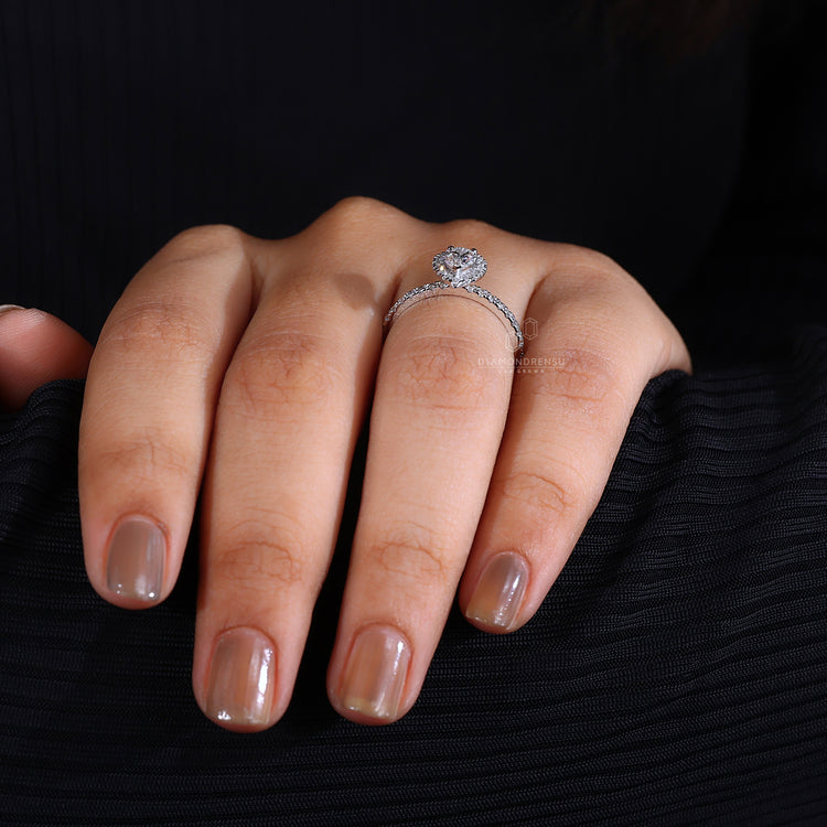 Yellow gold halo diamond ring with elegant craftsmanship.