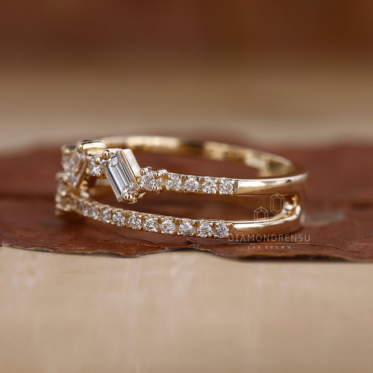 Buy wedding band in baguette and round diamond band.