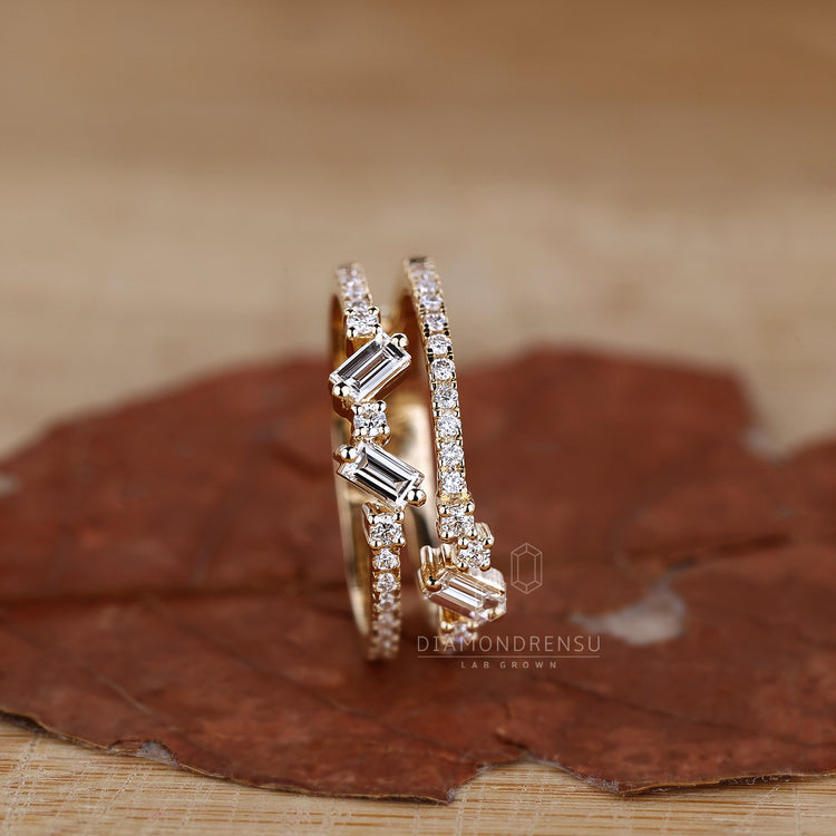 Lab grown diamond in cluster diamond band.