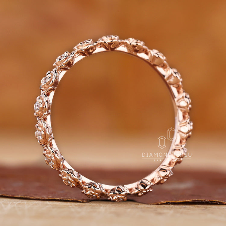Diamondrensu AU band features a rose gold wedding band.