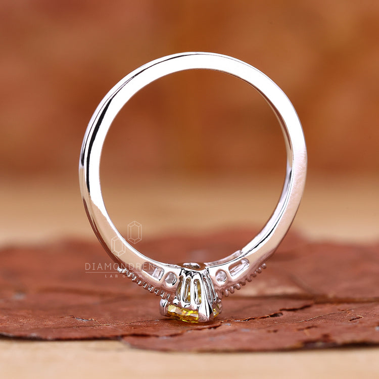 Lab Grown Diamond in pave diamond band.