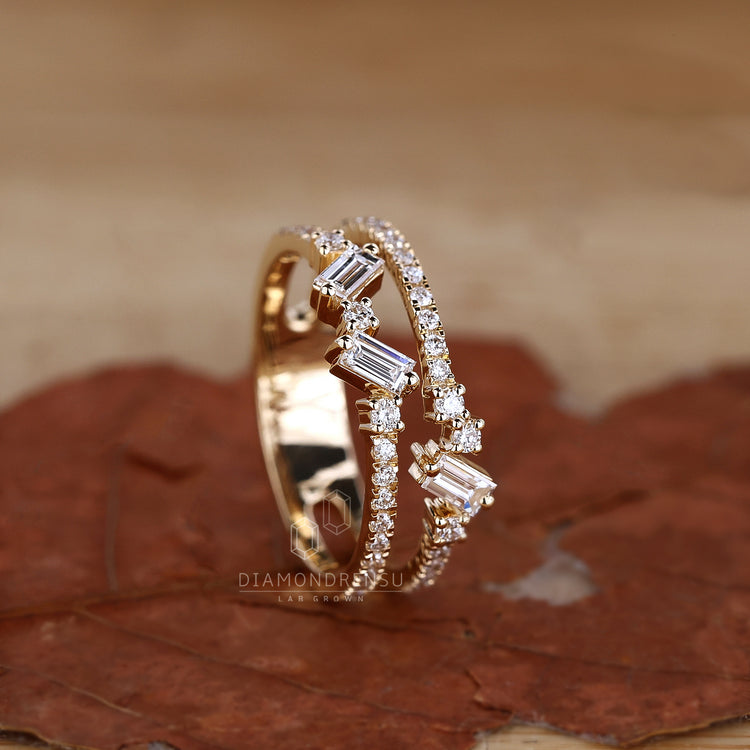 Yellow gold wedding band with unique wedding band look.