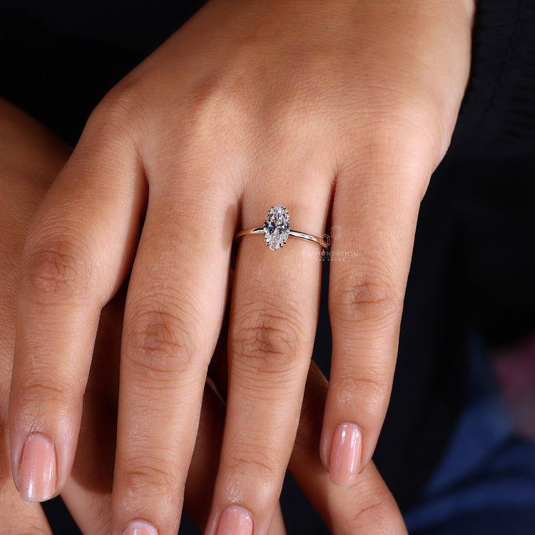 Diamondrensu AU ring with solitaire diamond design.