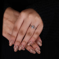 6 prong setting with round side stones detail.