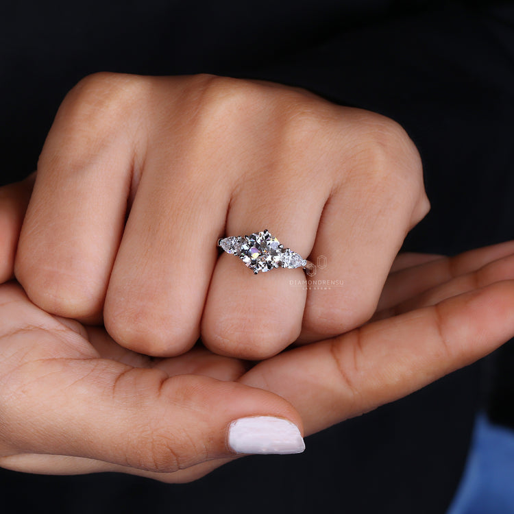 Diamondrensu Australia engagement ring with polished white gold and 6 prongs.