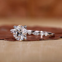 Round diamond engagement ring crafted with a clean finish.