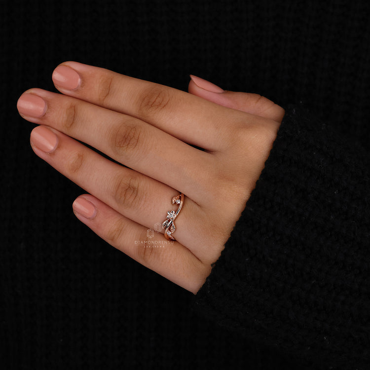 Diamondrensu AU wedding band is a handmade band.
