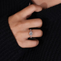 Exquisite round brilliant cut ring designed for perfection