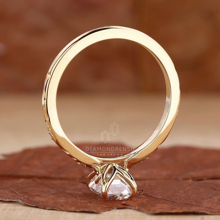 customise ring with art deco inspired detail.