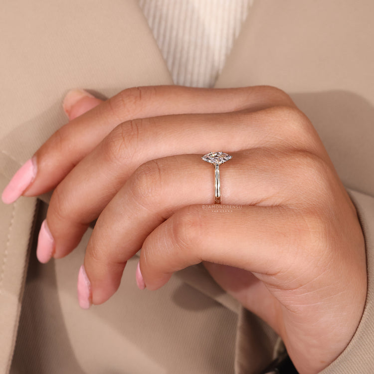 Solitaire diamond engagement ring with 6 claw prong setting.