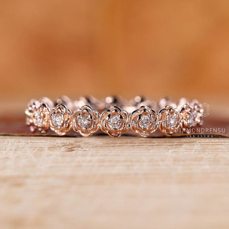 Buy wedding band in flower style wedding band design.