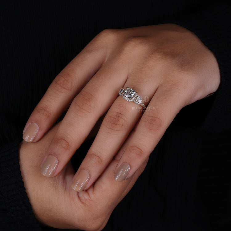 Yellow gold ring featured in Buy Engagement ring.