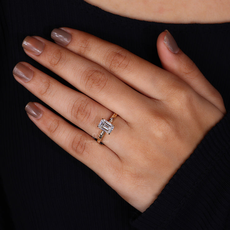 4 claw prong setting in yellow gold engagement ring.