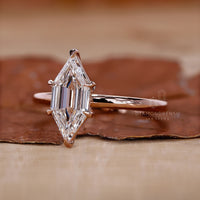 6 claw prong setting in rose gold engagement ring.