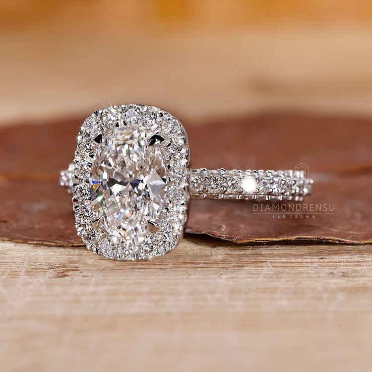 Round cut diamond set in oval diamond engagement ring.