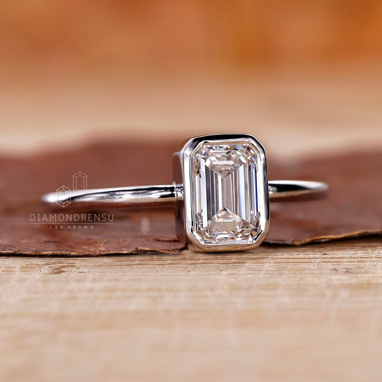 Customise ring with IGI certified diamond choice.