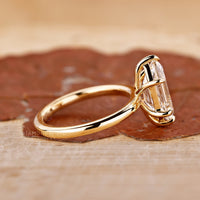 6 claw prong setting holding a lab grown diamond in yellow gold.