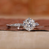 Custom engagement ring with round brilliant cut