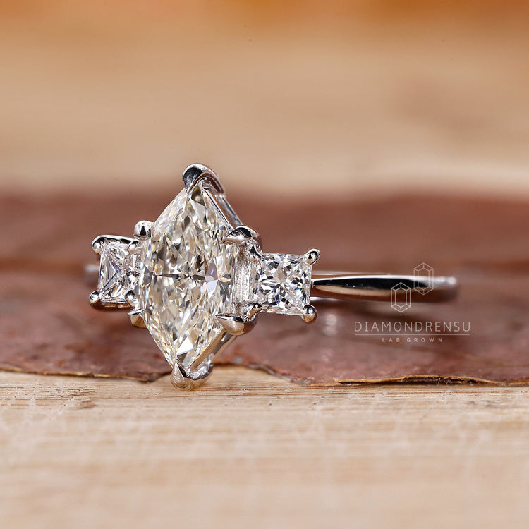 6 claw prong setting used in dutch marquise ring.