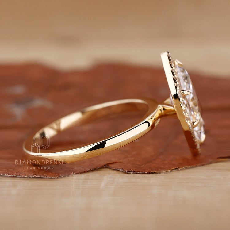 Buy Engagement ring with Dutch marquise design.