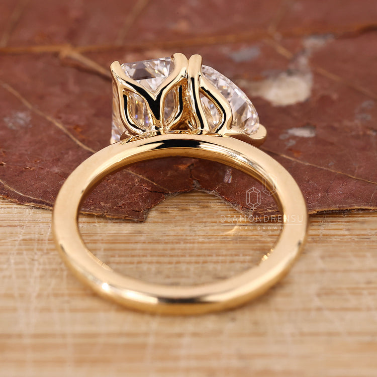 IGI certified ring with 2 stone diamond ring.