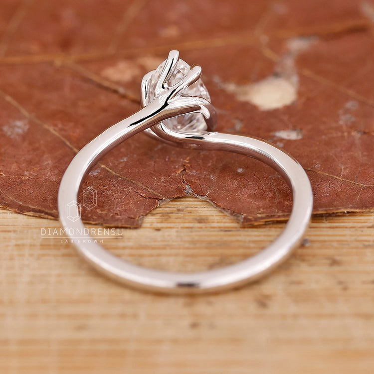 Buy engagement ring with pear cut diamond and twisted band in white gold.