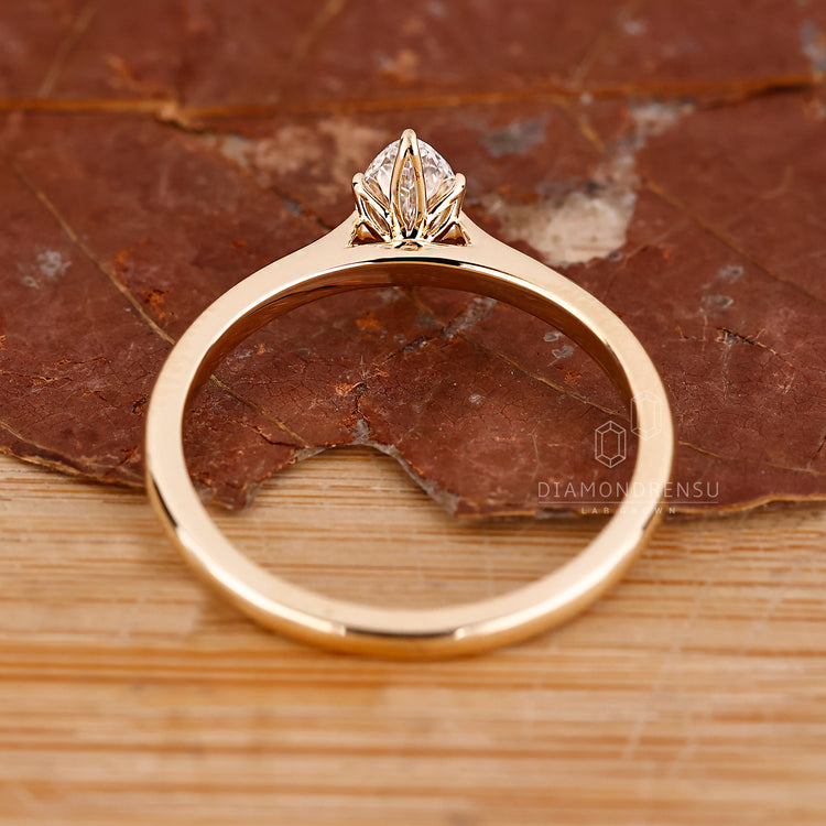 Lab Grown Diamond in IGI certified ring.