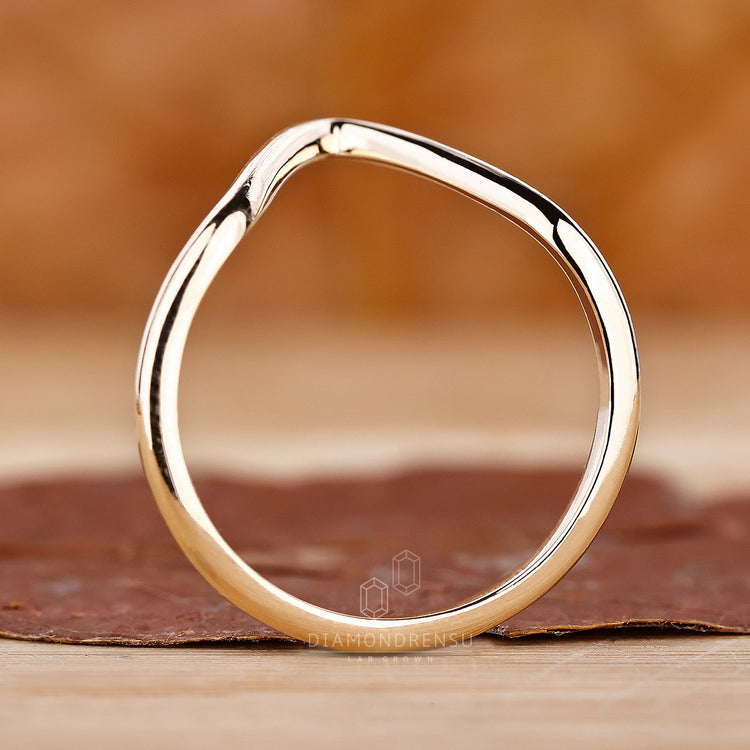 Diamond stacking band with chevron curve.