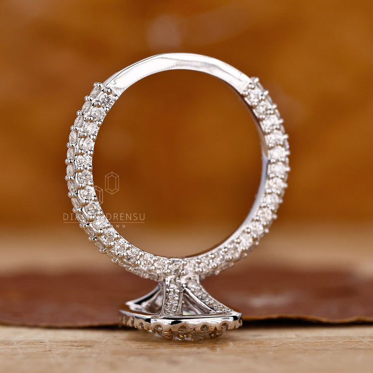 Lab Grown Diamond in white gold diamond ring.