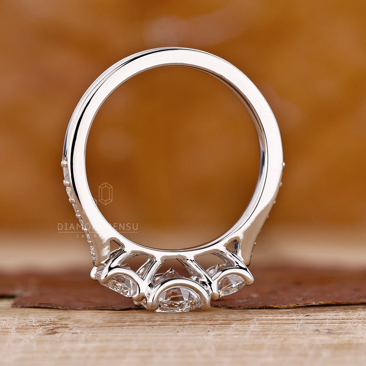 Lab Grown Diamond used in round diamond engagement ring.