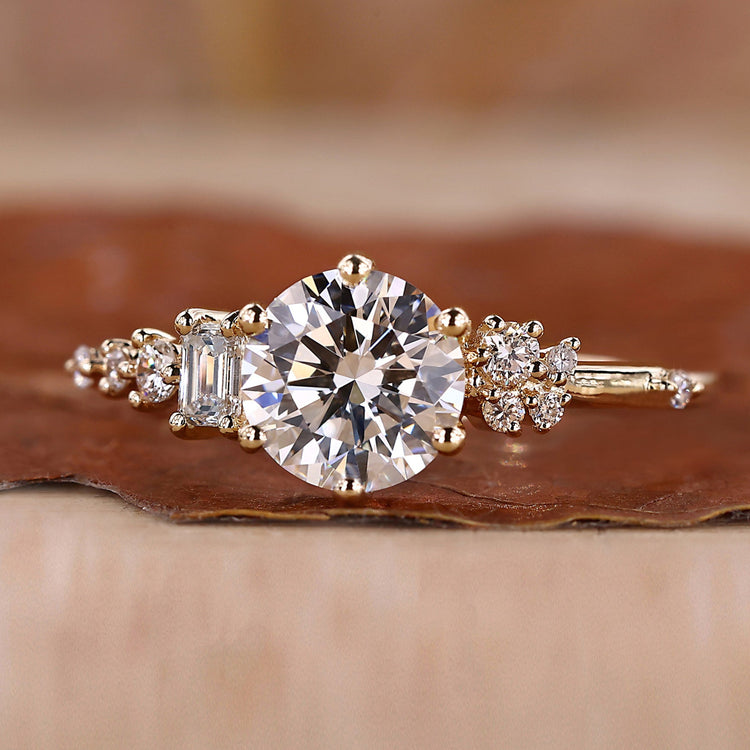 Round cut diamond ring with muse setting style.