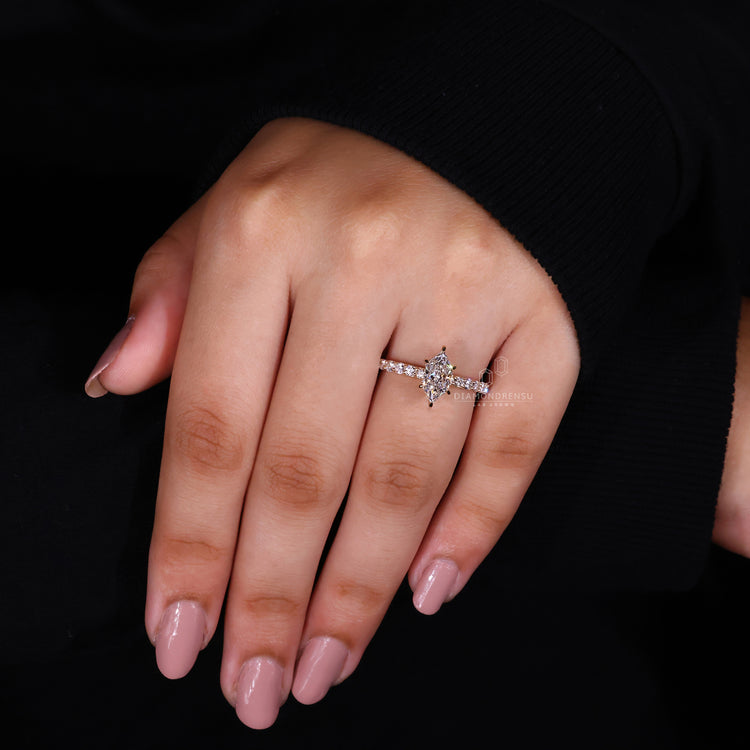 6 claw prong setting holding round cut diamond.