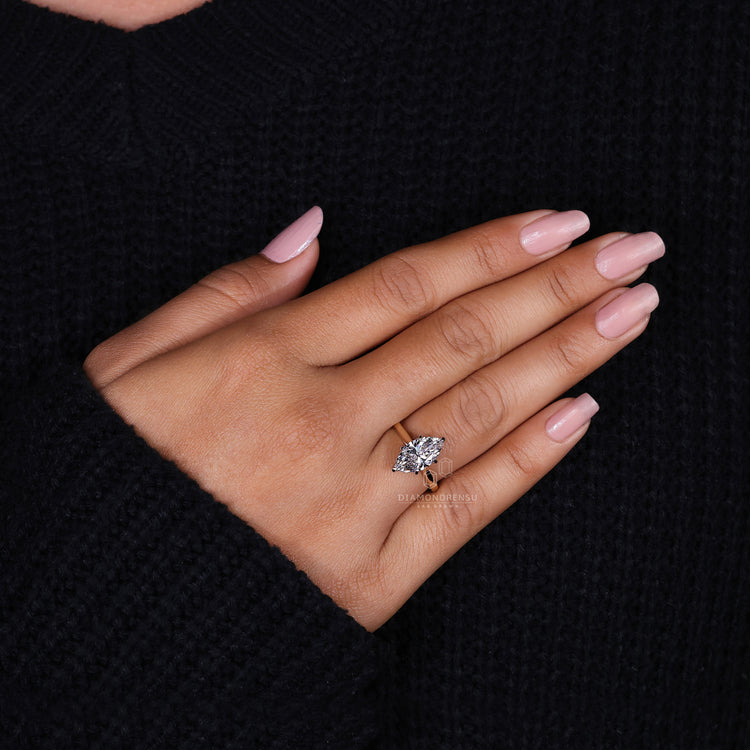 Cathedral setting highlighting the brilliance of the diamond.