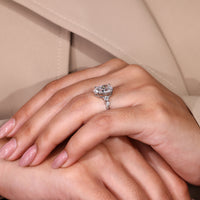 White gold ring featuring 5 IGI certified diamonds in a classic layout.