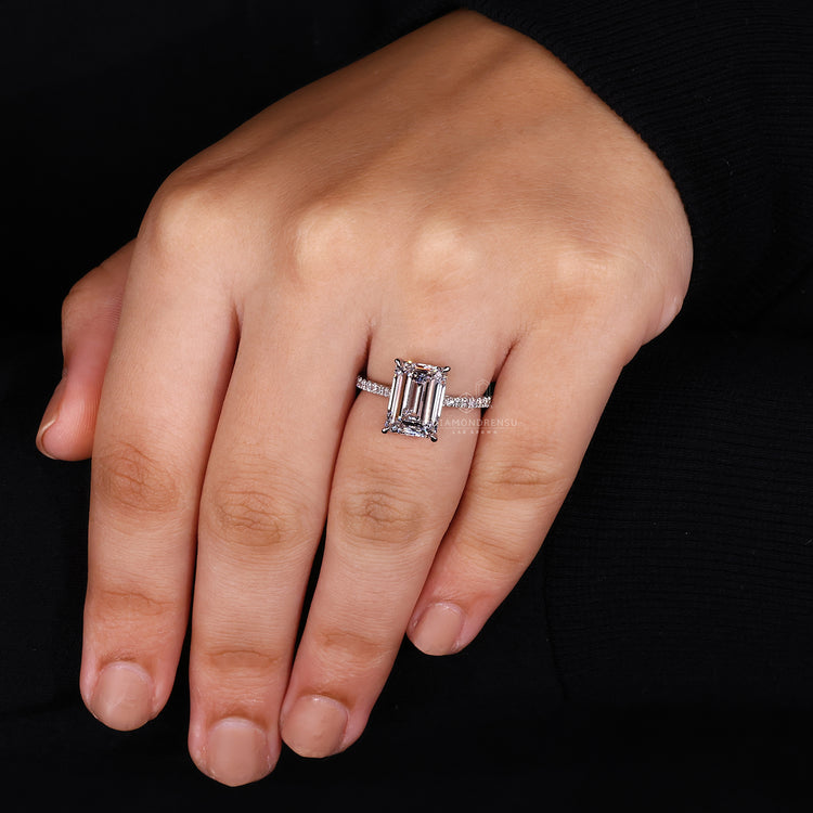 4 claw prong setting on emerald cut ring.
