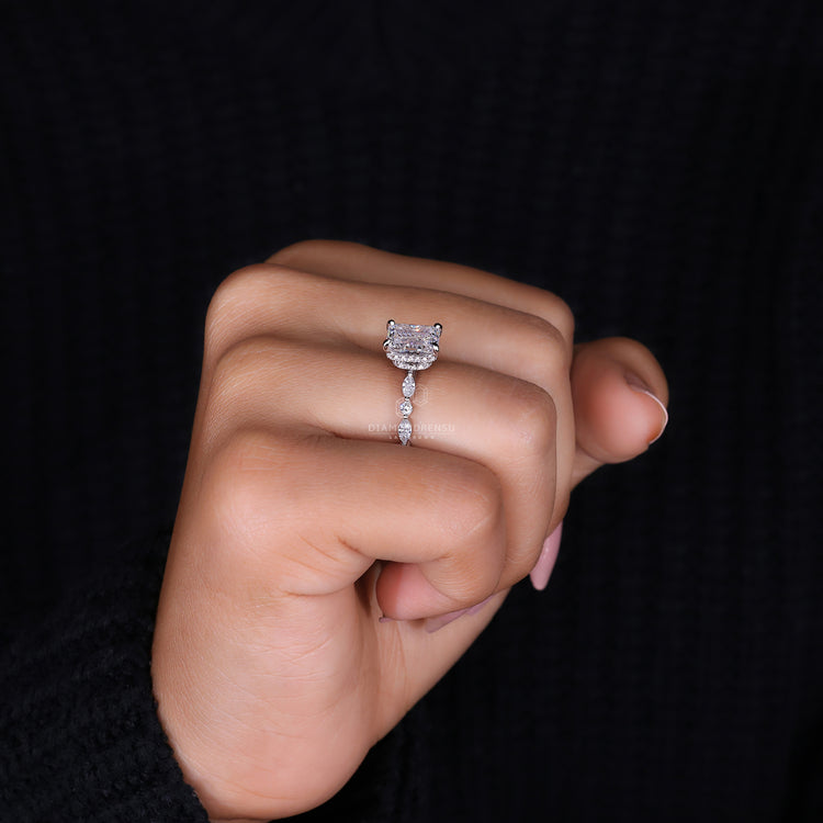 Shared prong design for a strong fit.