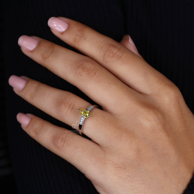 Milgrain setting ring fits yellow diamond ring.