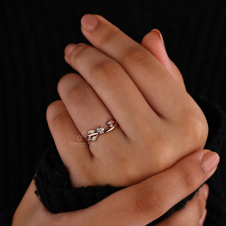 Round cut nature inspired band is a unique wedding band.