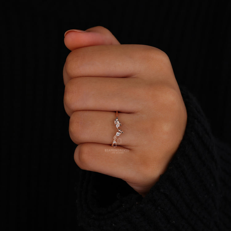 Chevron leaf style wedding band in rose gold wedding band.