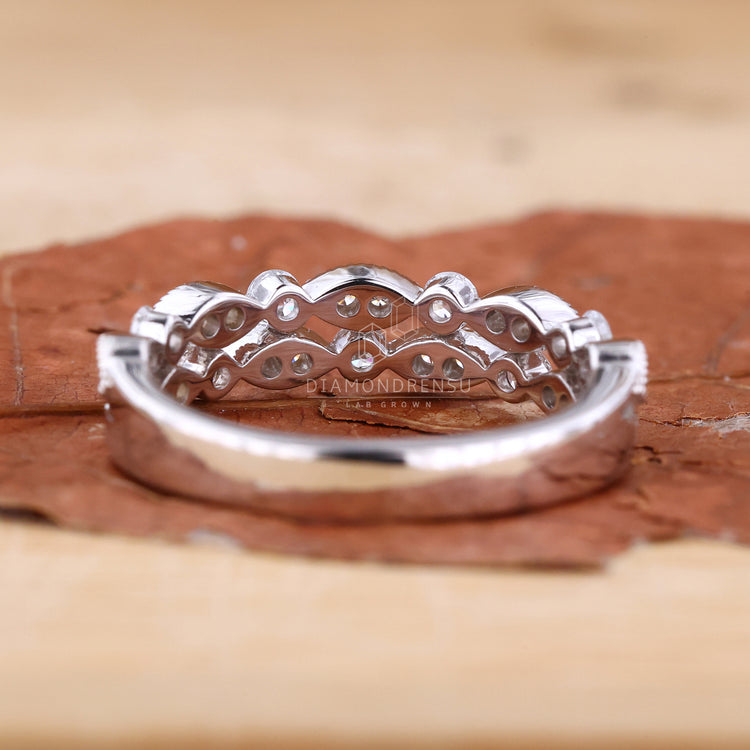 Diamondrensu AU band with white gold band.