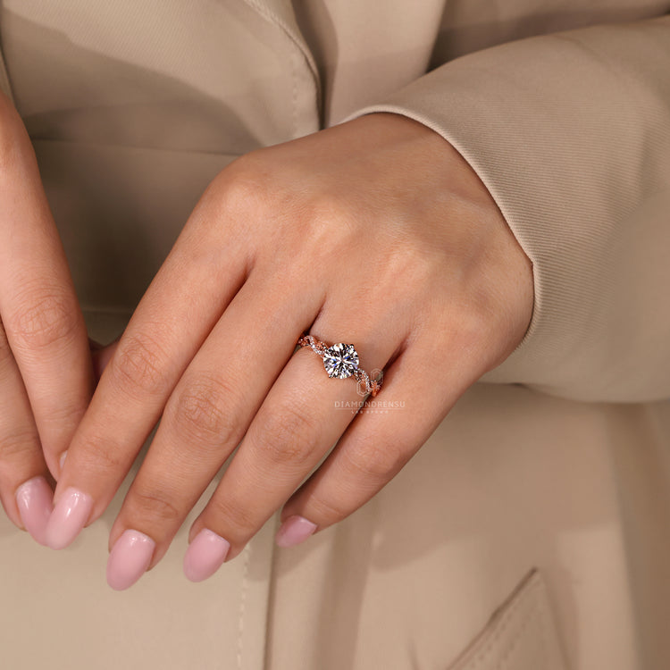 Prong setting ring with round diamond in twisted pavé style.