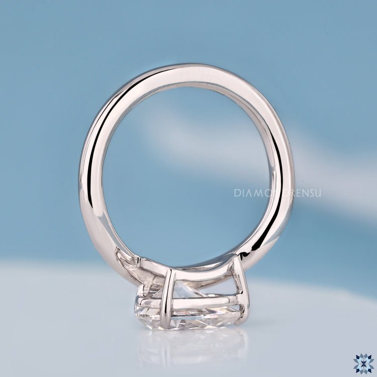 Pear Moissanite Curved Solitaire East West Ring 1.24 CT - Silver - Size G
