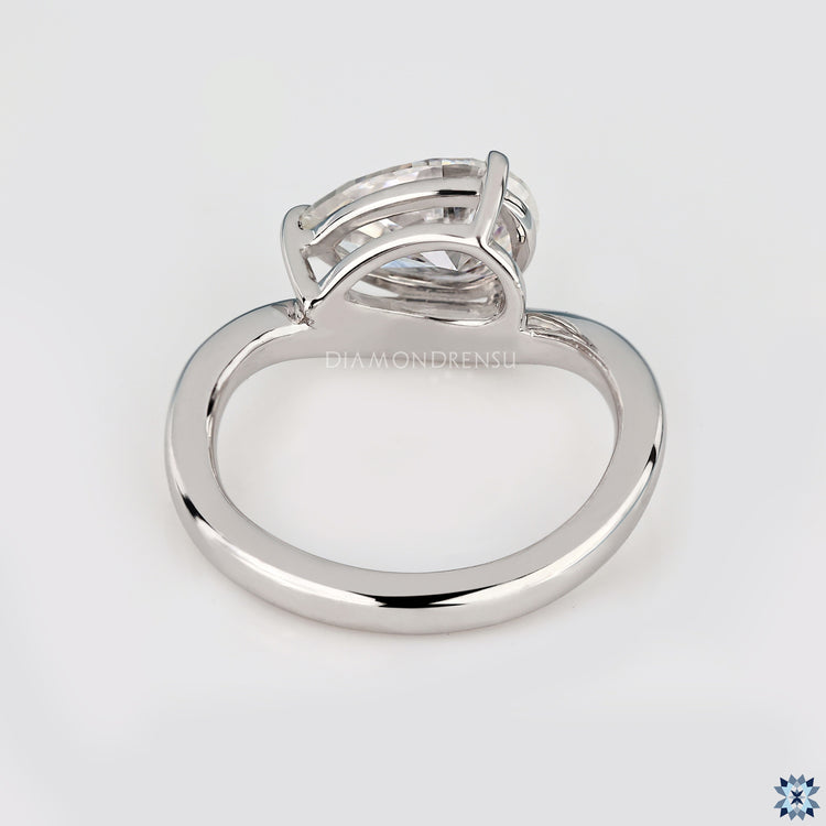 Pear Moissanite Curved Solitaire East West Ring 1.24 CT - Silver - Size G