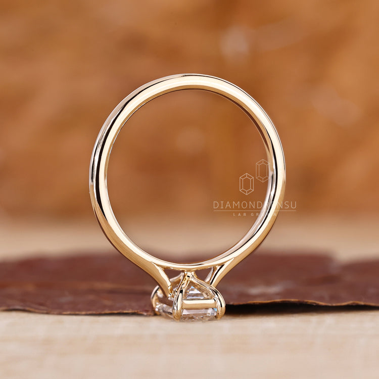 IGI certified diamond used in yellow gold ring.