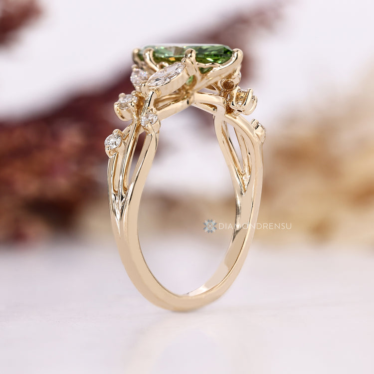 Diamondrensu AU green marquise diamond ring.