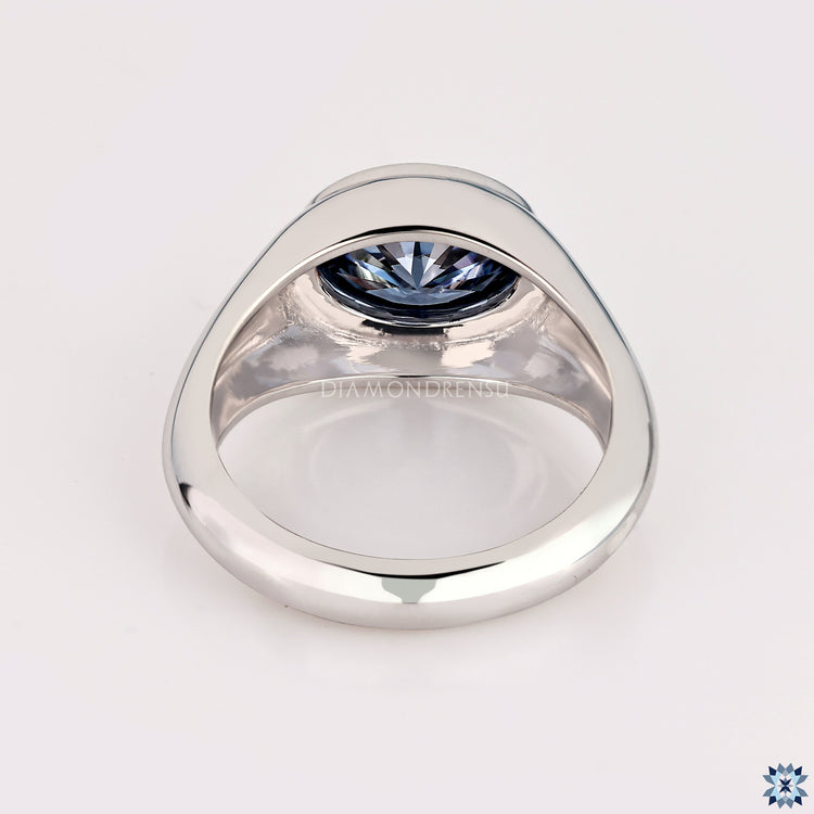 Solitaire oval moissanite ring available from 1 to 5 carat.