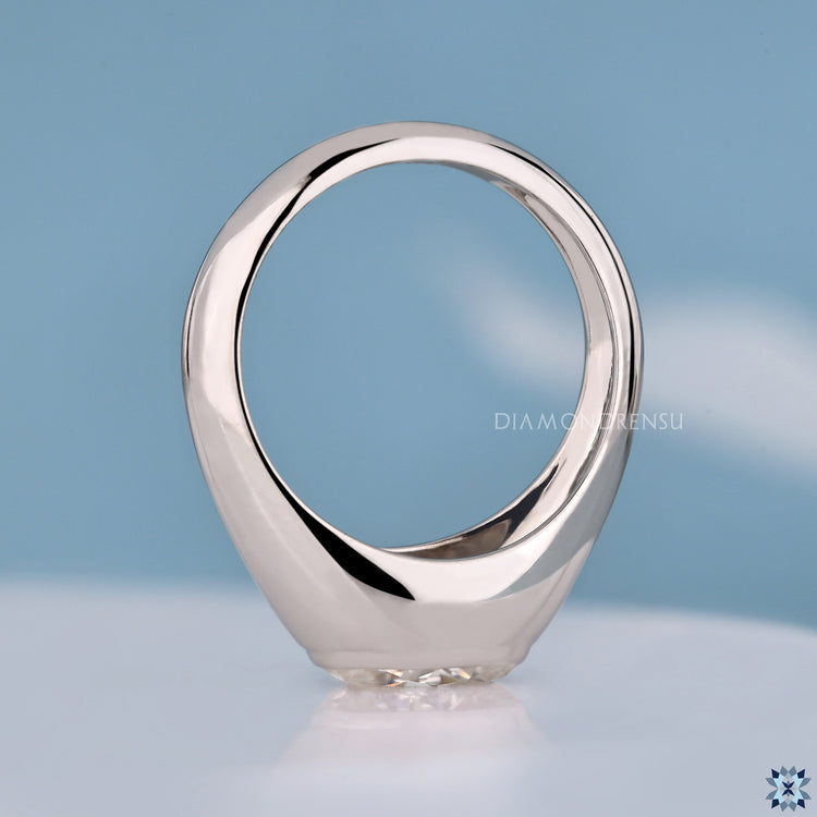 Oval cut solitaire engagement ring by Diamondrensu AU.
